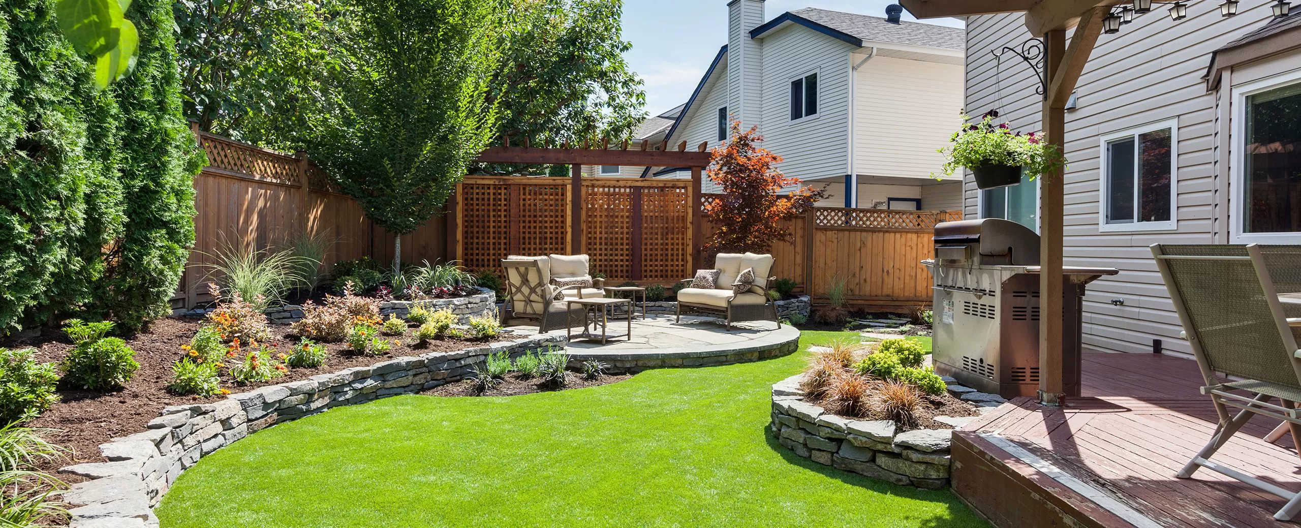 Sitting Wall by Venado Landscaping